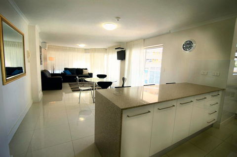 Grosvenor Beachfront Apartments Surfers Paradise - Accommodation Melbourne 3
