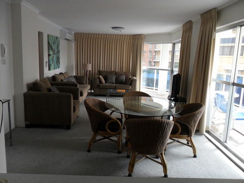 Grosvenor Beachfront Apartments Surfers Paradise - Accommodation Melbourne 23