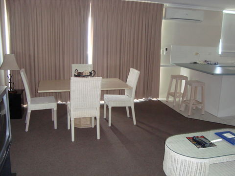 Grosvenor Beachfront Apartments Surfers Paradise - Accommodation Melbourne 26