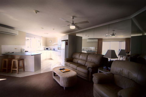 Grosvenor Beachfront Apartments Surfers Paradise - Accommodation Melbourne 9