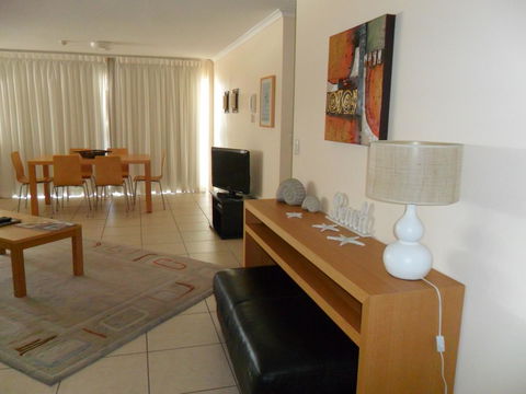 Grosvenor Beachfront Apartments Surfers Paradise - Accommodation Melbourne 10