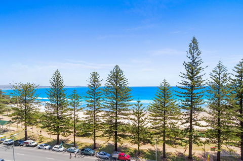 Columbia Beachfront Apartments On Rainbow Bay - Accommodation Melbourne 40
