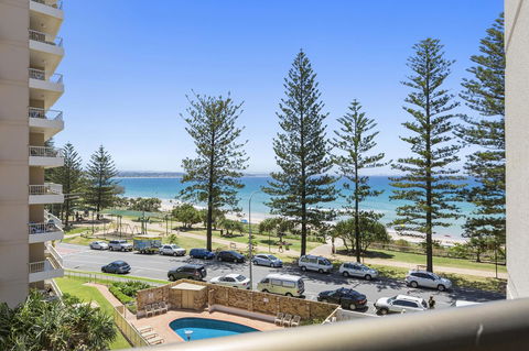 Columbia Beachfront Apartments On Rainbow Bay - Accommodation Melbourne 18