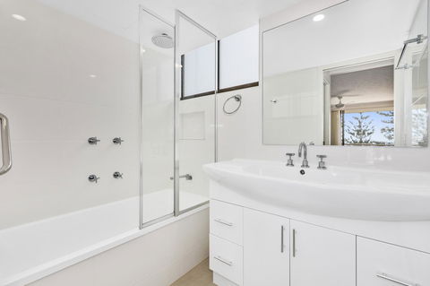 Columbia Beachfront Apartments On Rainbow Bay - Accommodation Melbourne 24