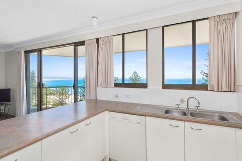 Columbia Beachfront Apartments On Rainbow Bay - Accommodation Melbourne 38