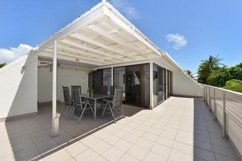 Seascape Holidays - Tropical Reef Apartments - Accommodation Melbourne 4