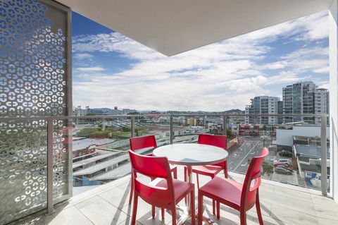 Direct Collective - Pavilion And Governor On Brookes - Accommodation Melbourne 8