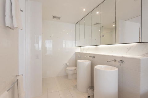 Luxury 3 Bedroom In Heart Of Broadbeach - Accommodation Melbourne 4