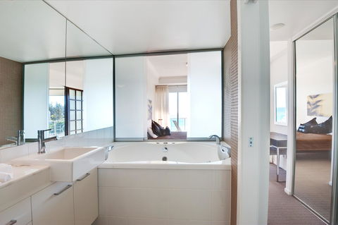 Reflection On The Sea - Accommodation Melbourne 1
