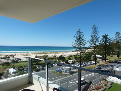 Pure Kirra - Accommodation Melbourne 12