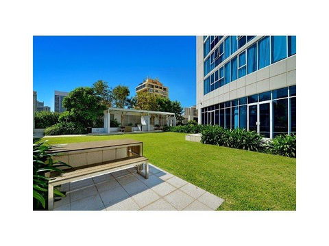 H Star Residences-- Paradise Stayz - Accommodation Melbourne 7