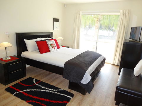 Waterfront Resort Villa With Buggy - Accommodation Melbourne 9