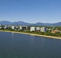 Holiday Inn Cairns Harbourside - Accommodation Melbourne