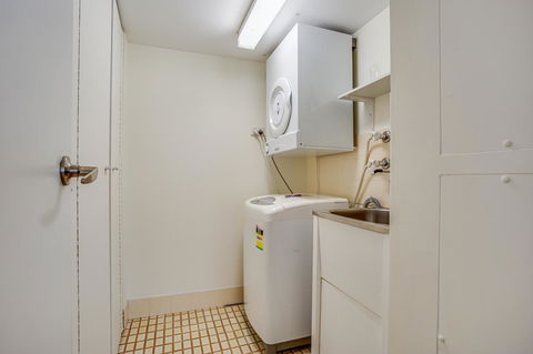 Gemini Court Holiday Apartments - Accommodation Melbourne 6