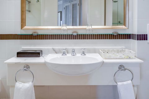 InterContinental Sanctuary Cove Resort, An IHG Hotel - Accommodation Melbourne 12