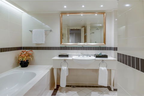 InterContinental Sanctuary Cove Resort, An IHG Hotel - Accommodation Melbourne 5