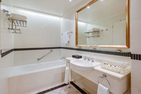 InterContinental Sanctuary Cove Resort, An IHG Hotel - Accommodation Melbourne 8