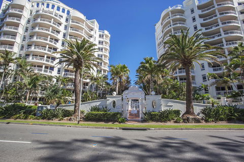 ULTIQA Burleigh Mediterranean Resort - Accommodation Melbourne 19