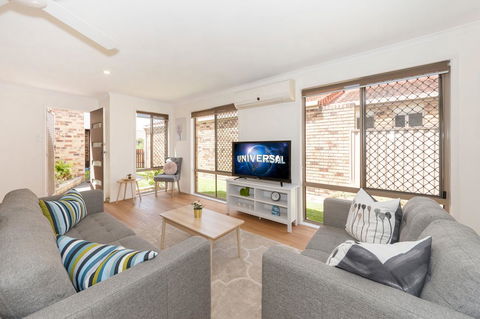Waterfront Theme Park Getaway - Accommodation Melbourne 1