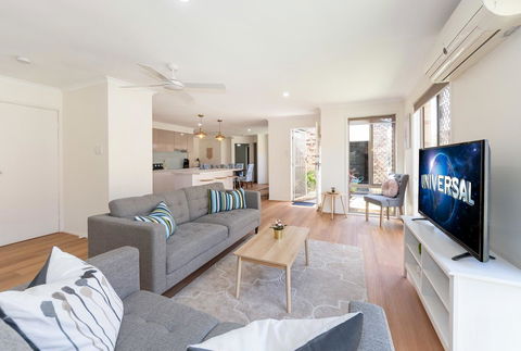 Waterfront Theme Park Getaway - Accommodation Melbourne 3