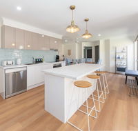 Waterfront Theme Park Getaway - Accommodation Melbourne