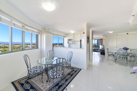The Meriton Apartments On Main Beach - Accommodation Melbourne 15