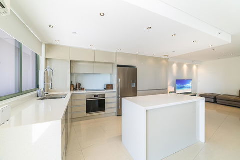 The Meriton Apartments On Main Beach - Accommodation Melbourne 9