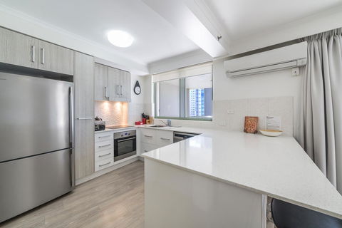 The Meriton Apartments On Main Beach - Accommodation Melbourne 12