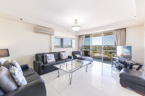 The Meriton Apartments On Main Beach - Accommodation Melbourne 13