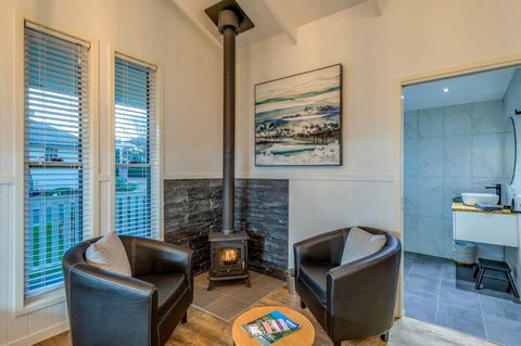 Hampton Estate Wines - Accommodation Melbourne 3