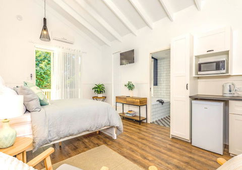 Hampton Estate Wines - Accommodation Melbourne 7