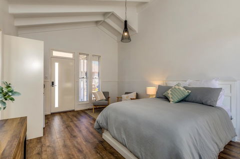 Hampton Estate Wines - Accommodation Melbourne 31