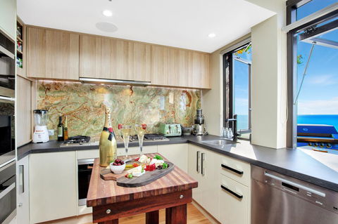 Burleigh Esplanade Apartments - Accommodation Melbourne 6