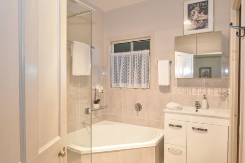 The Guesthouse Maleny - Accommodation Melbourne 10