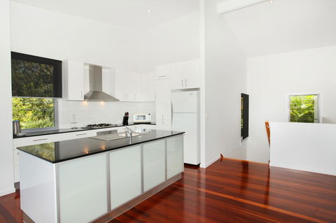 224 Centenary Heights Road Coolum Beach, 500 Dollar Bond, Linen Included - Accommodation Melbourne 1