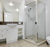 Broadbeach on the Park 3 Bed Ocean - We Accommodate - Melbourne 4u