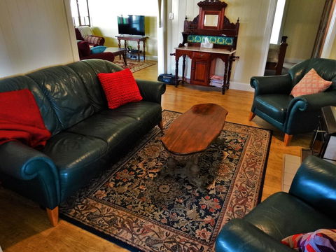 Loughmore House - Melbourne 4u 5