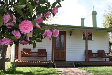 Westbury Gingerbread Cottages - Accommodation Melbourne 0