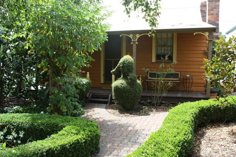 Westbury Gingerbread Cottages - Accommodation Melbourne 3