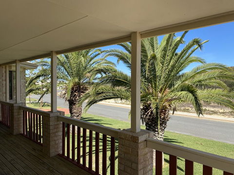 Whispering Palms - Accommodation Melbourne 1