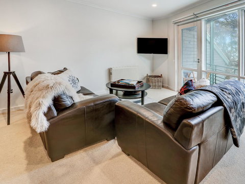 Whistler 5 - Accommodation Melbourne 2