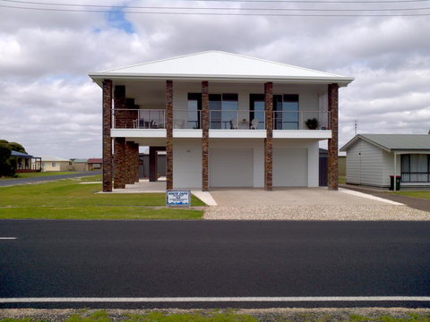 White Caps B&B Apartment - Accommodation Melbourne 0
