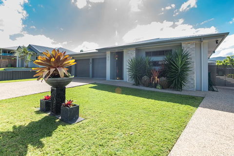 Whitsunday Sands - Melbourne 4u 2