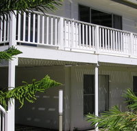 Wonky Pine Beach House NARRWALLEE- 4 bedroom - Accommodation Melbourne