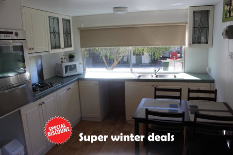 Wonky Stables Holiday Park - Accommodation Melbourne 0