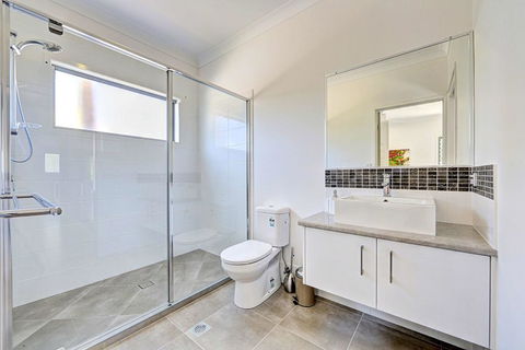 Woodgate Beach Houses - Melbourne 4u 3