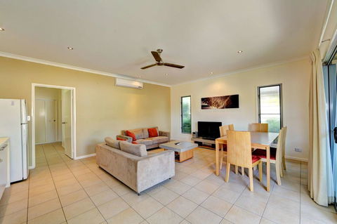 Woodgate Beach Houses - Melbourne 4u 1
