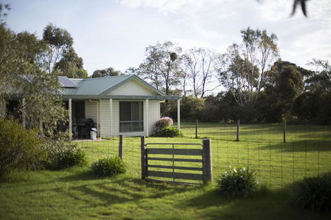 Woongara Cottage - Pet Friendly Country Retreat - Accommodation Melbourne 0