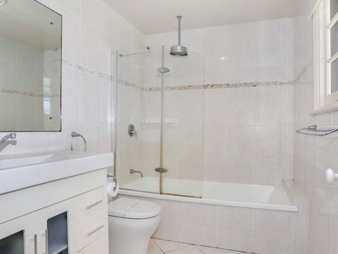 Yamba Pilot Cottage 2 - Pets Welcome - Close To Beach - Accommodation Melbourne 3