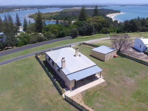 Yamba Pilot Cottage 2 - Pets Welcome - Close To Beach - Accommodation Melbourne 0